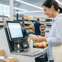 Digitale Erziehung im Supermarkt: Wie SB-Kassen uns das Bargeld abgewöhnen