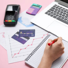 Kreditkartenkredite September 2025 – Zinsen, Volumen, Ausfallquoten, Spreads in USA und Deutschland