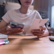 Kreditkartenkredite November 2025 – Zinsen, Volumen, Ausfallquoten, Spreads in USA, Eurozone und Deutschland