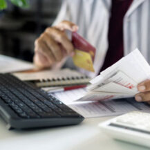 Kreditkartenkredite Februar 2026 – Zinssätze, Volumen und Zinslast in USA, Eurozone und Deutschland