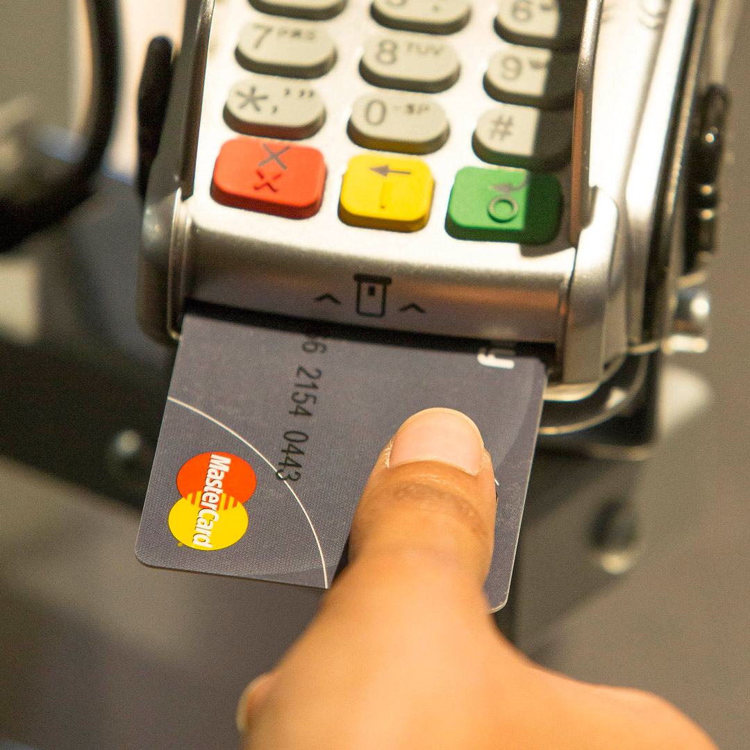 MasterCard biometrische Kreditkarte am Lesegerät